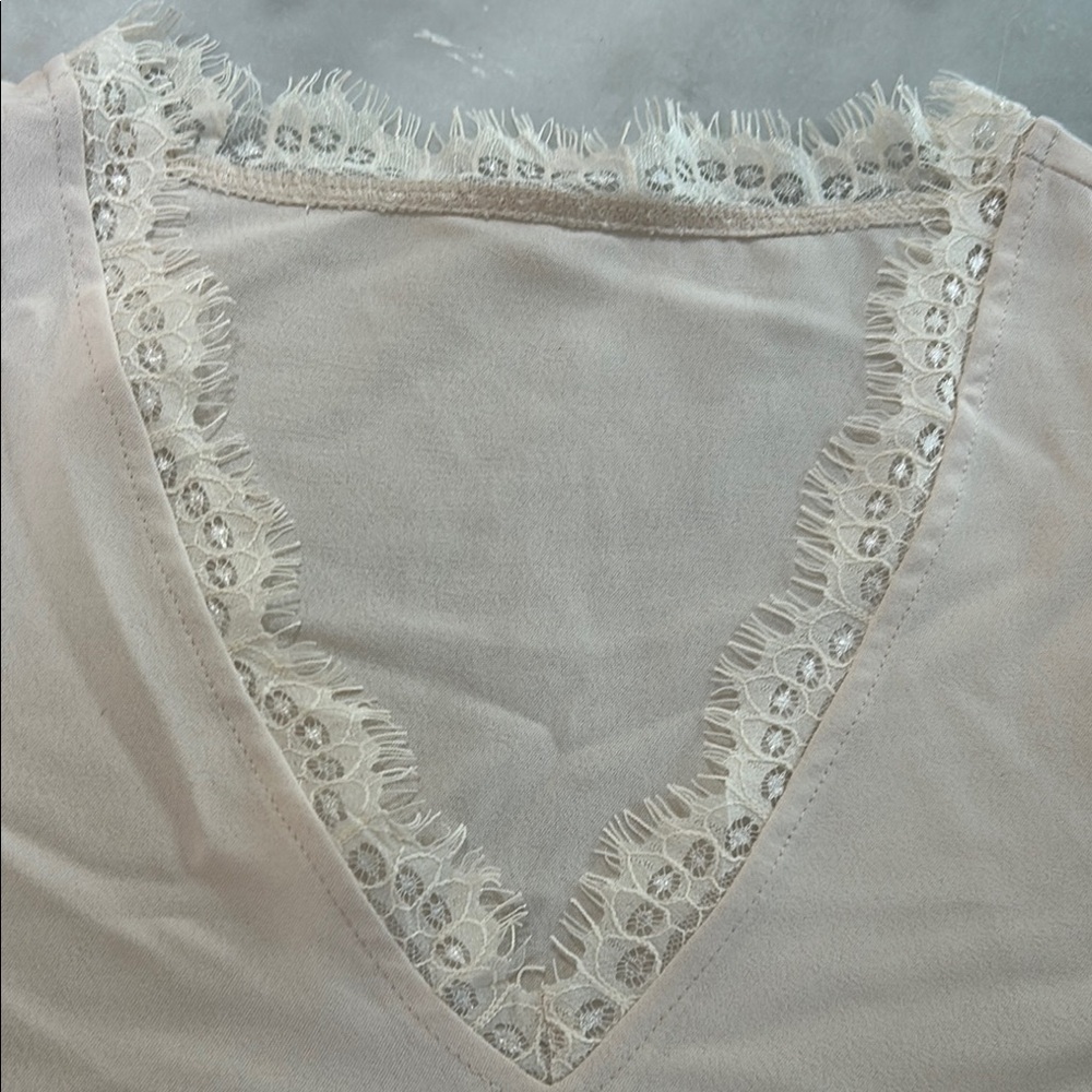 Cream Ruffled Relaxed Blouse - Picture 2 of 5
